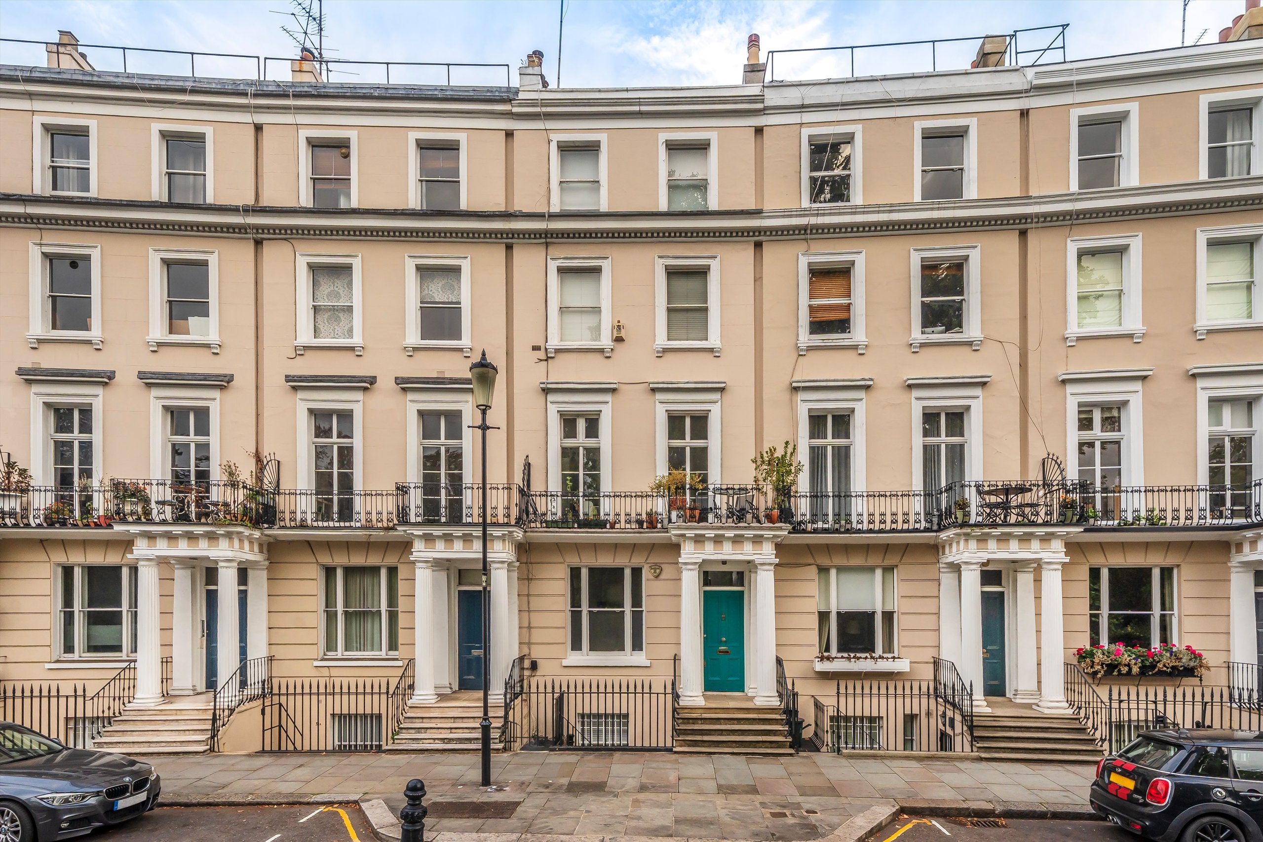 Flat Royal Crescent in Greater London