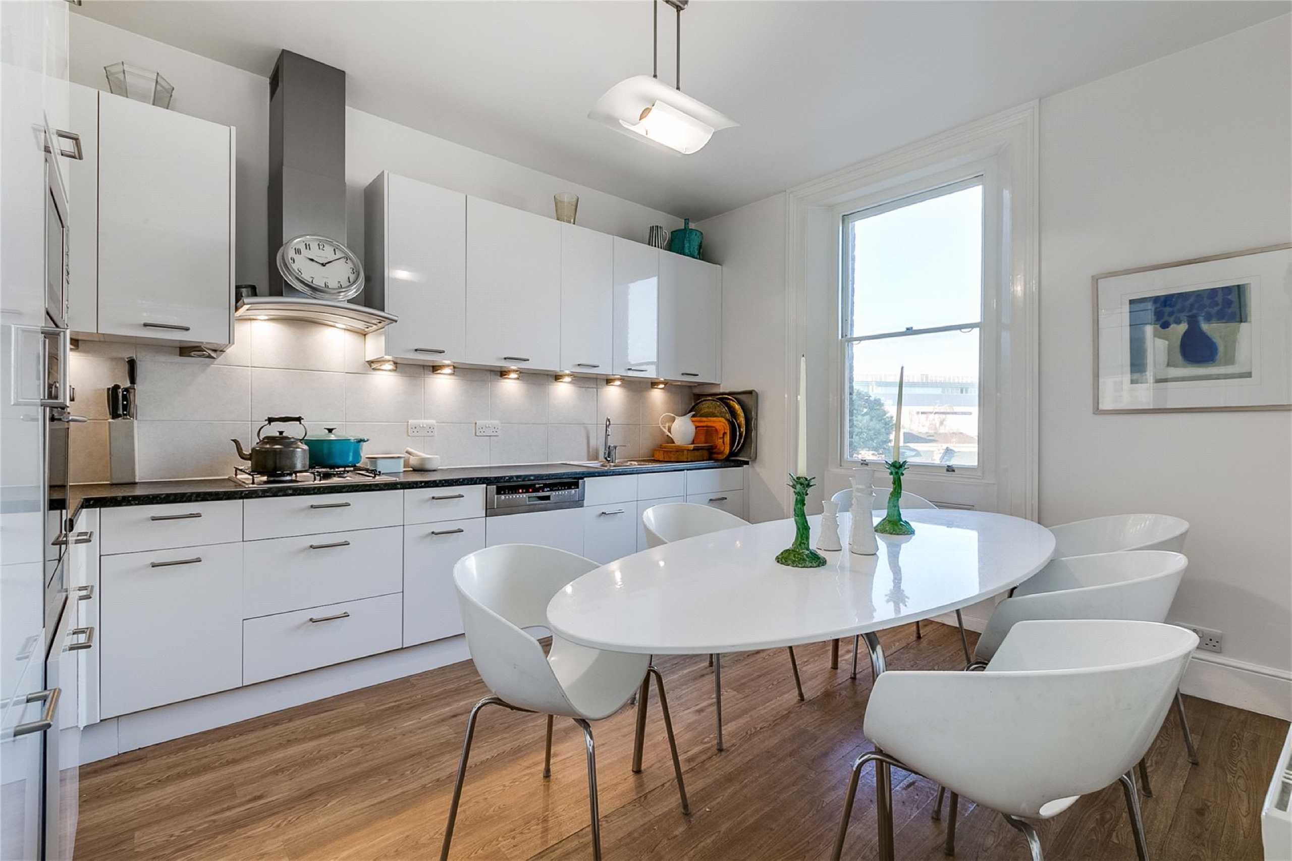 Flat Royal Crescent in Greater London