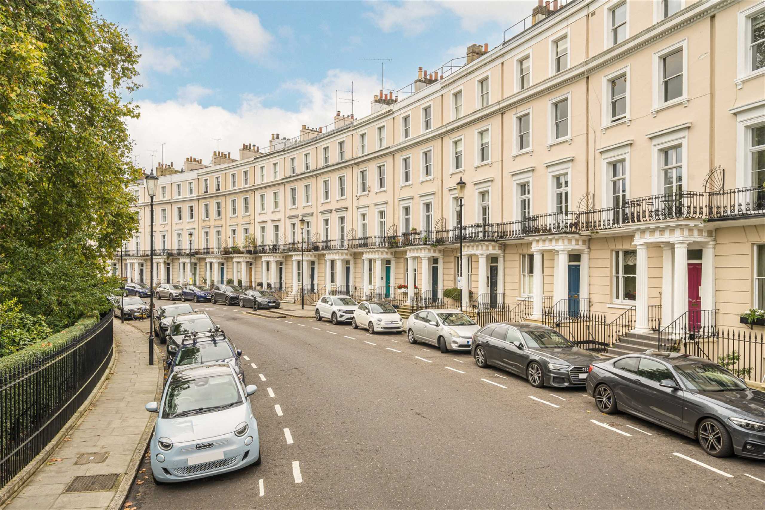 Flat Royal Crescent in Greater London