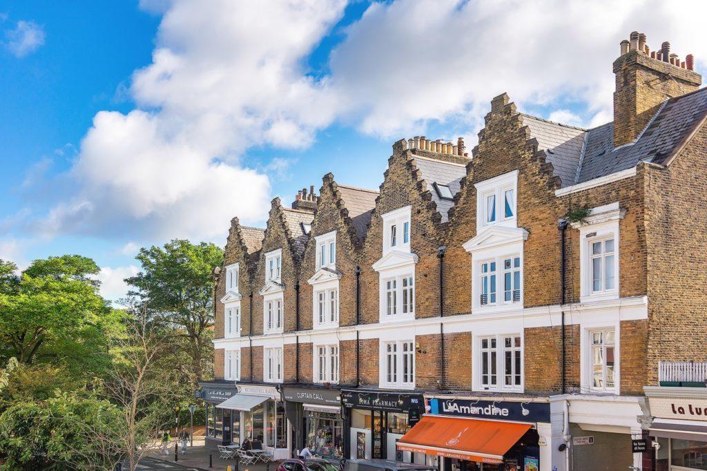 Flat Friars Stile Road in Greater London