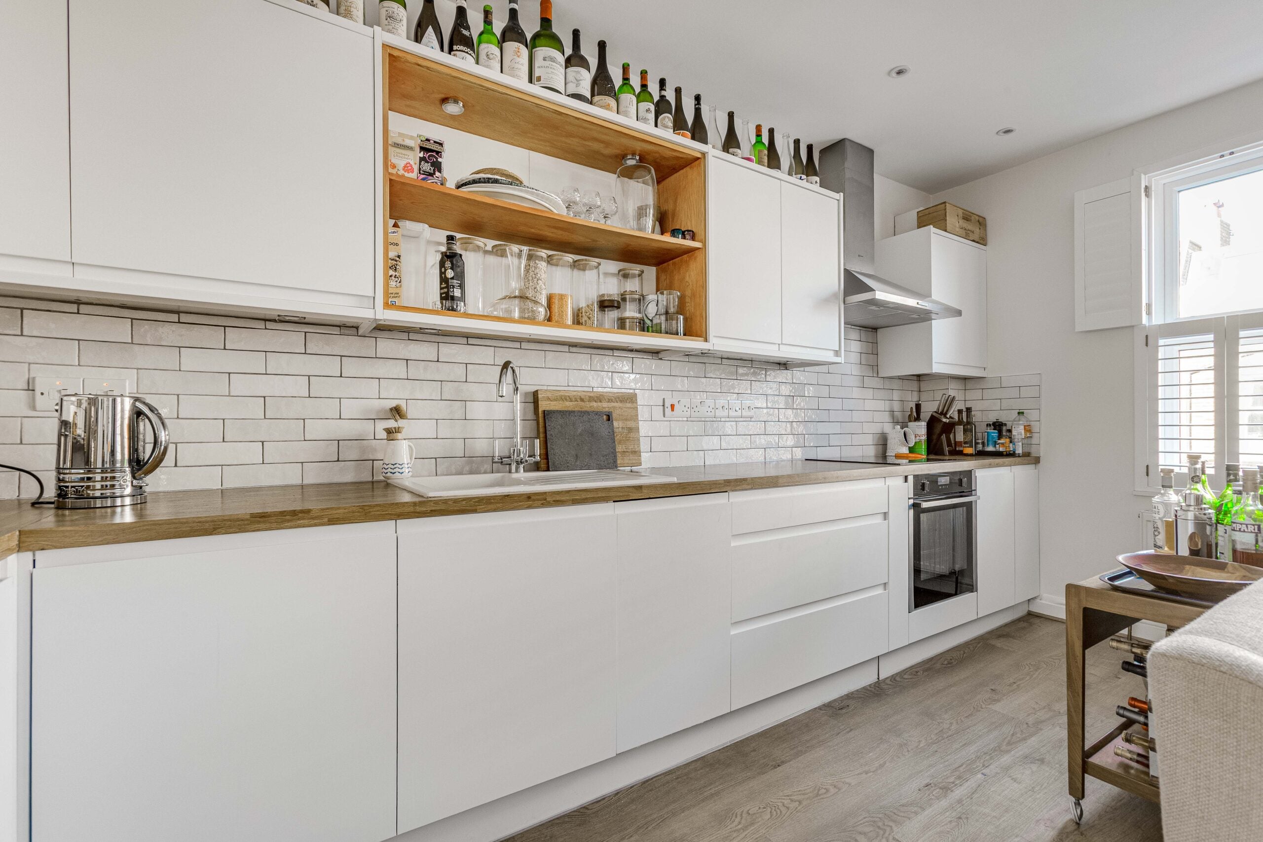 Flat Greyhound Road in Greater London