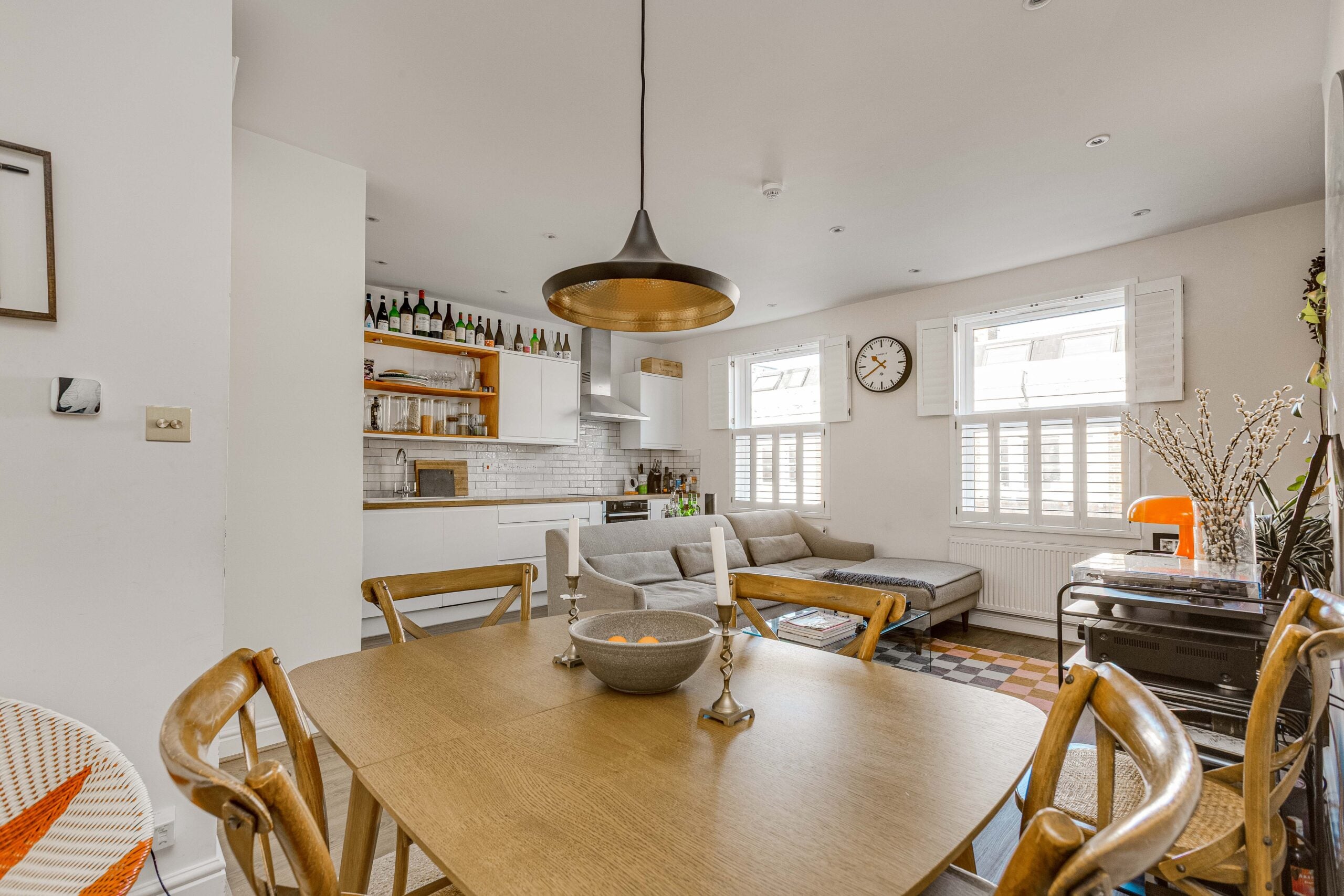 Flat Greyhound Road in Greater London