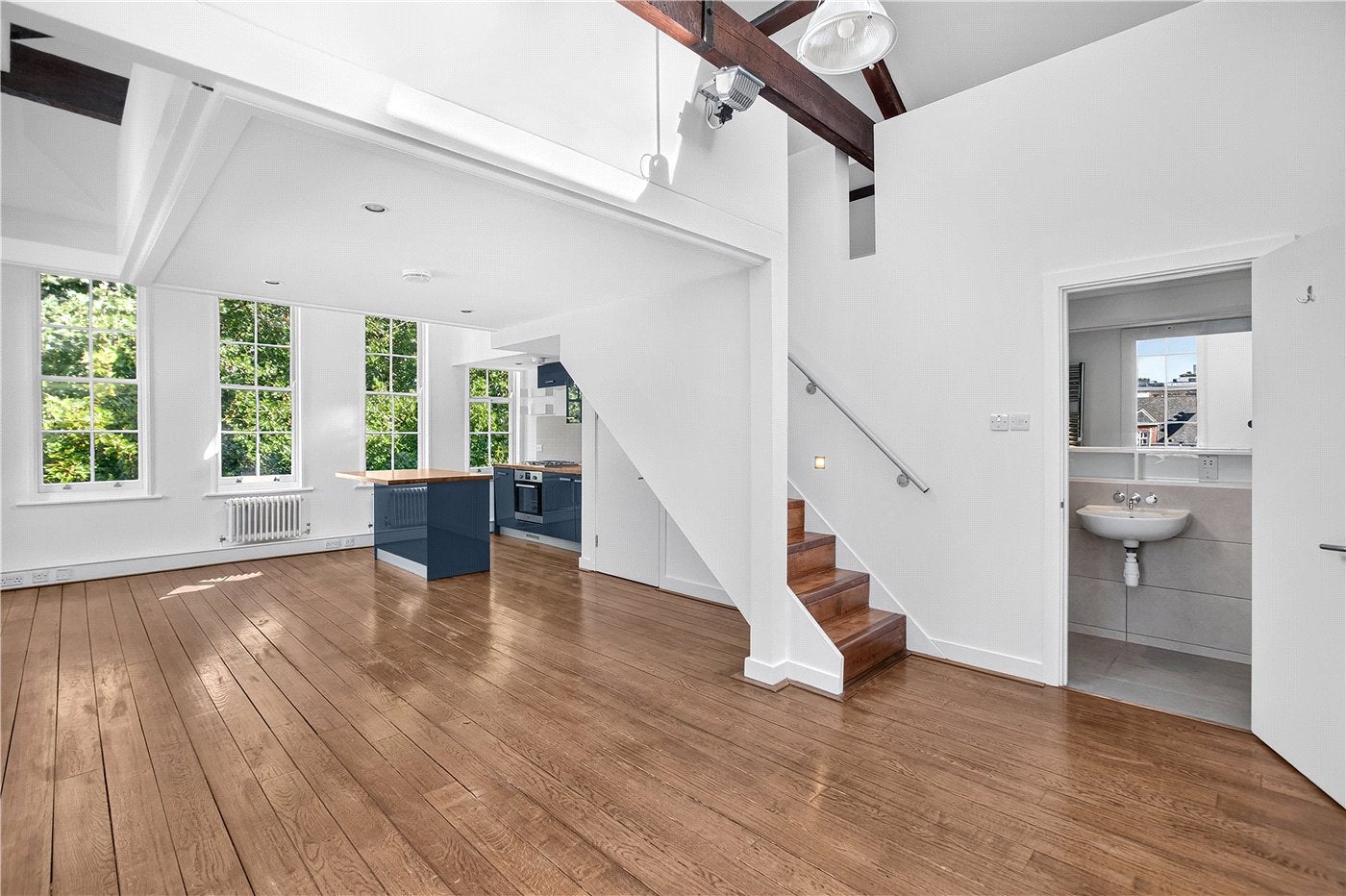 Flat Kingsway in City of Westminster