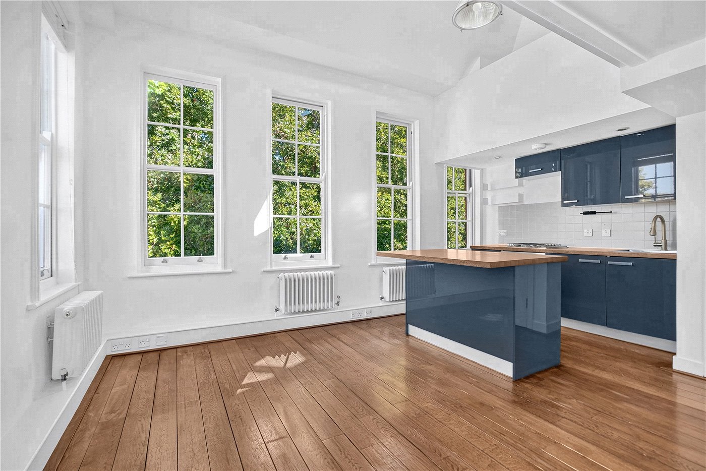 Flat Kingsway in City of Westminster