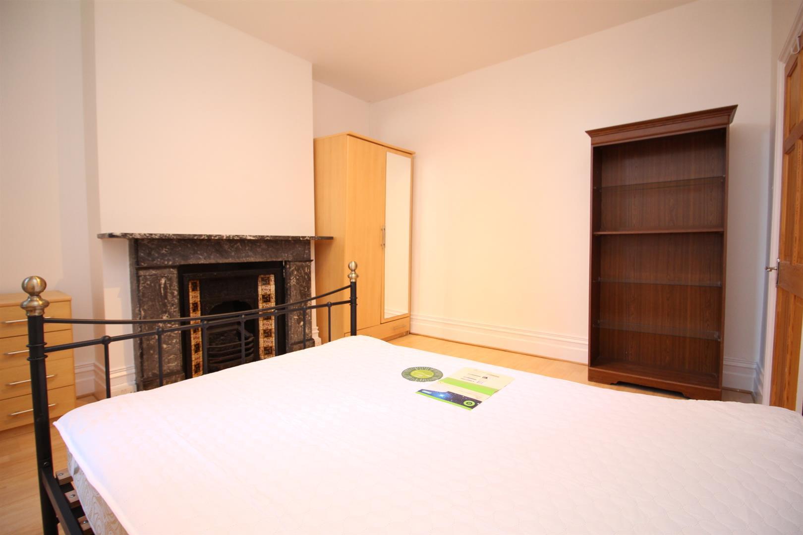 Room Somerset Road in Ashford