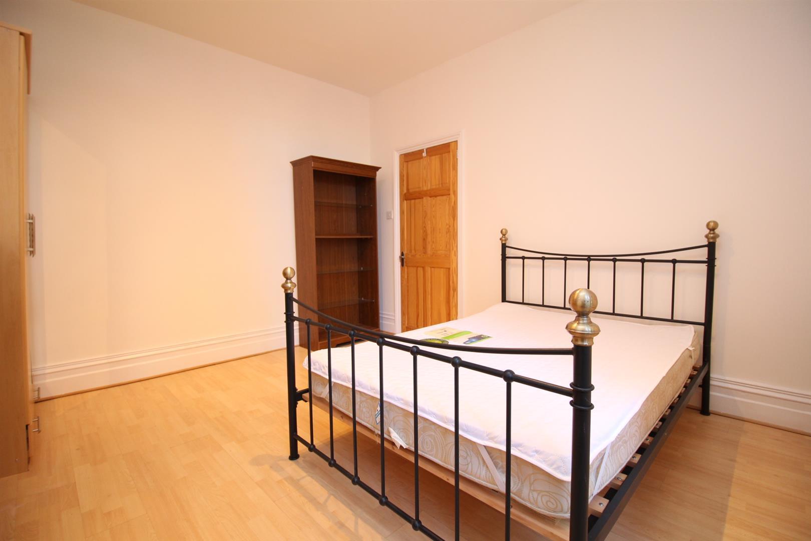 Room Somerset Road in Ashford