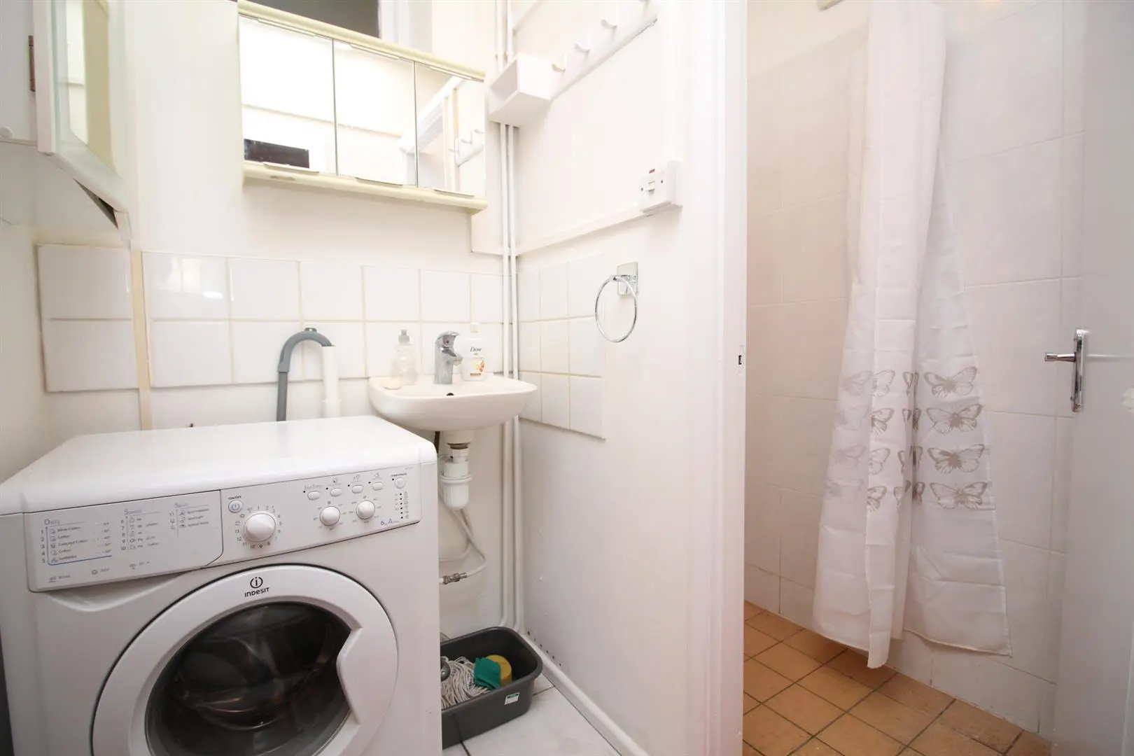 Room Somerset Road in Ashford
