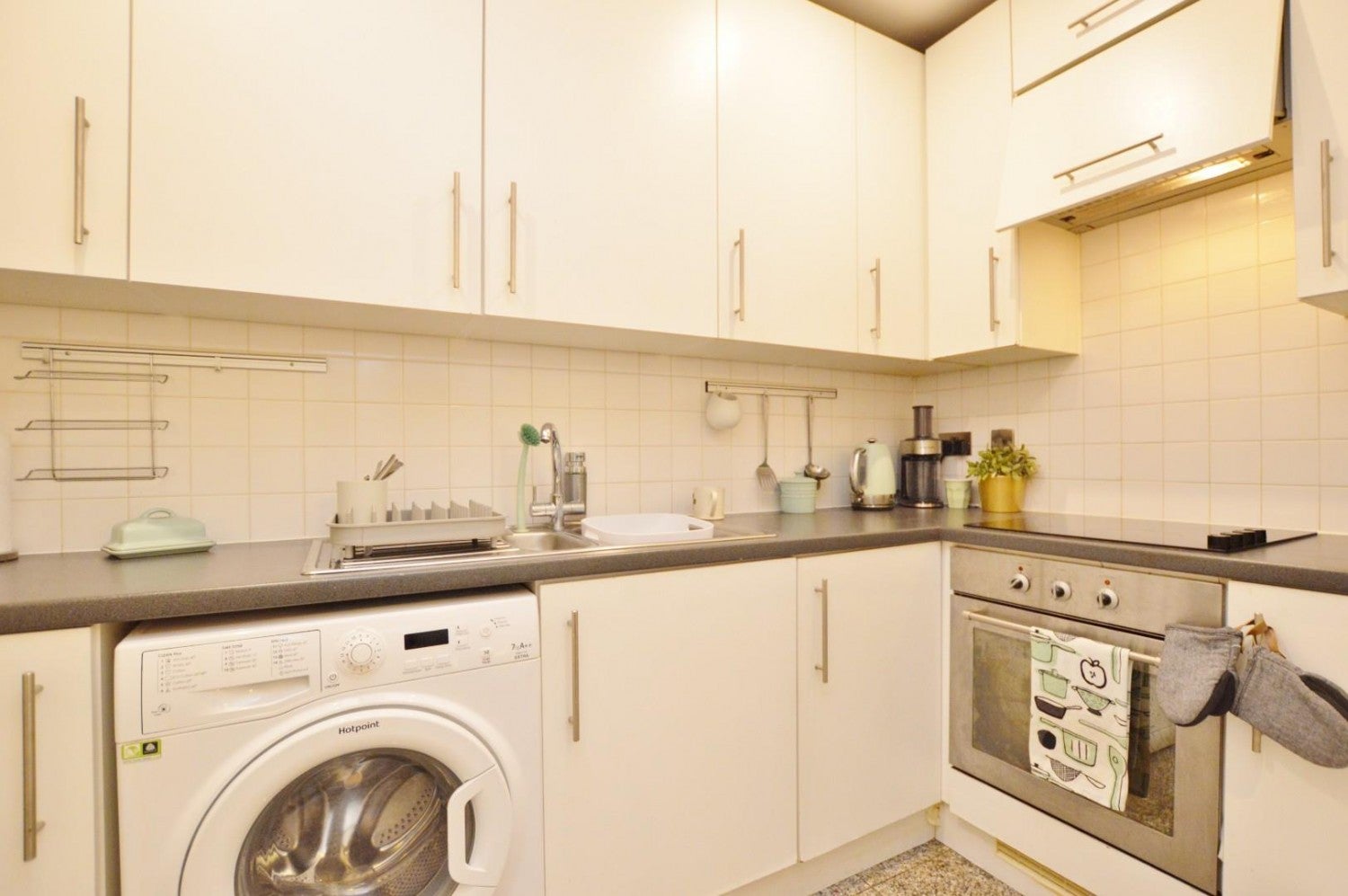 Flat Jedburgh Road in Greater London