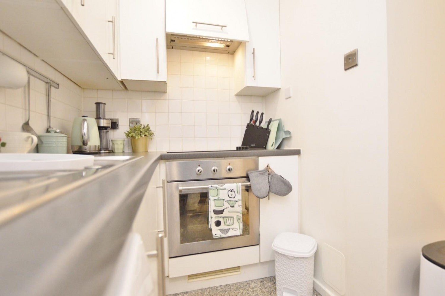 Flat Jedburgh Road in Greater London