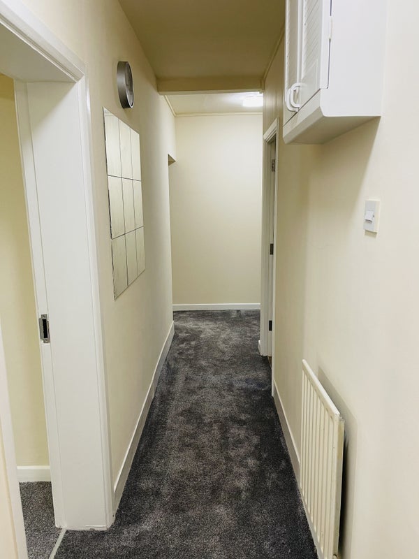 Room Narrow Street in Greater London