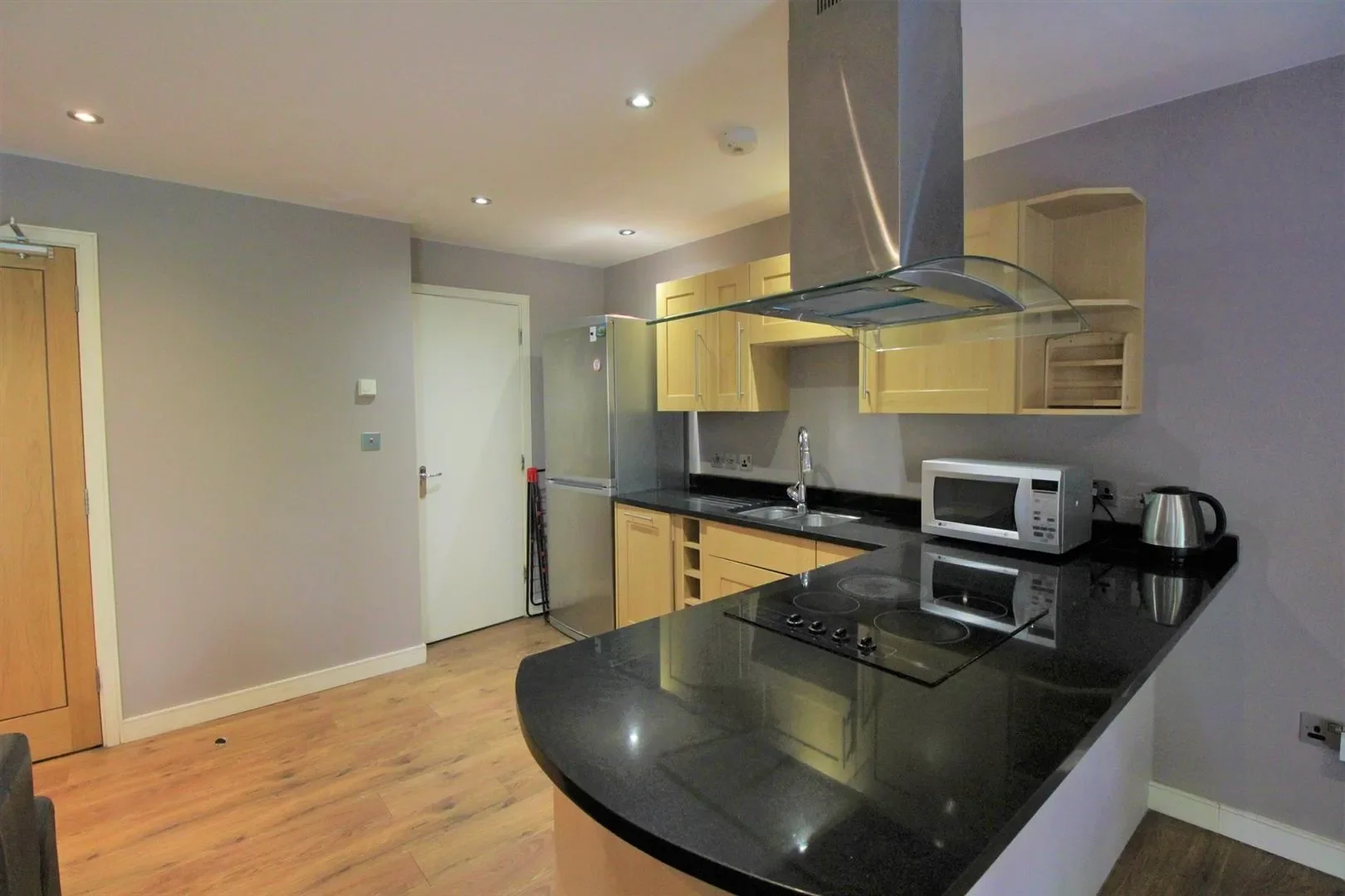 Flat Alpha Grove in Greater London