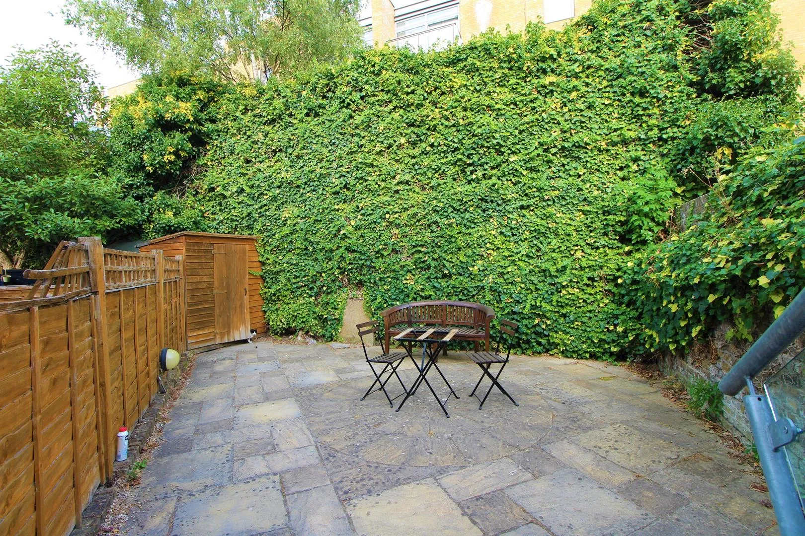 Flat Alpha Grove in Greater London