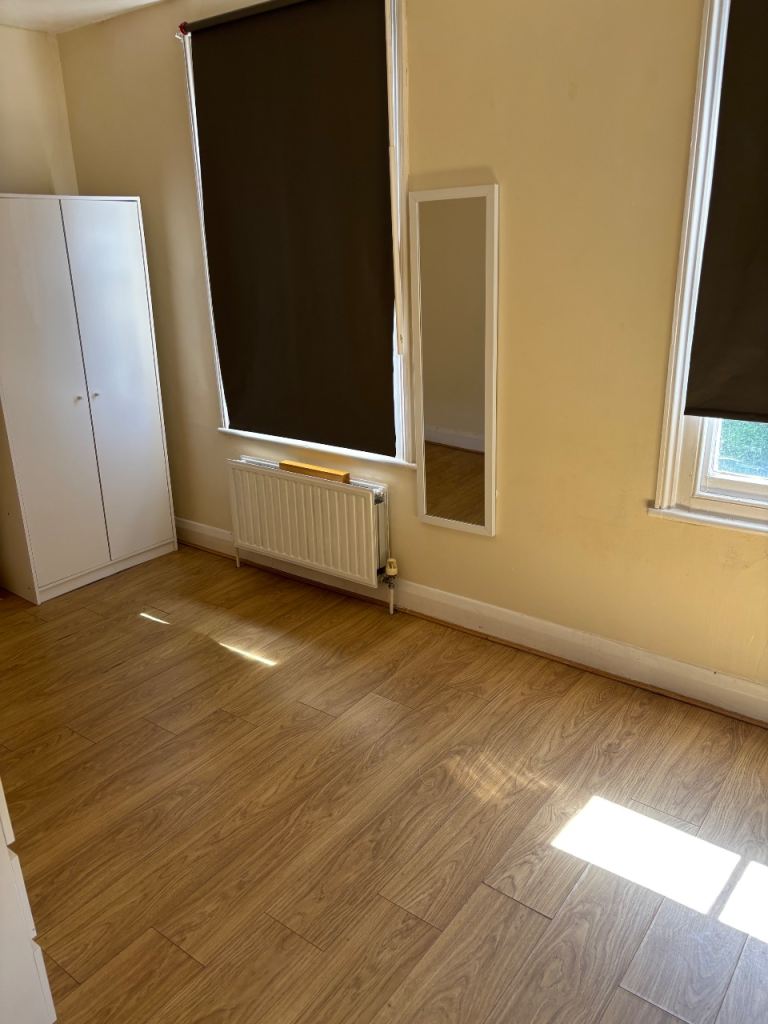 House Mercia Grove in Greater London
