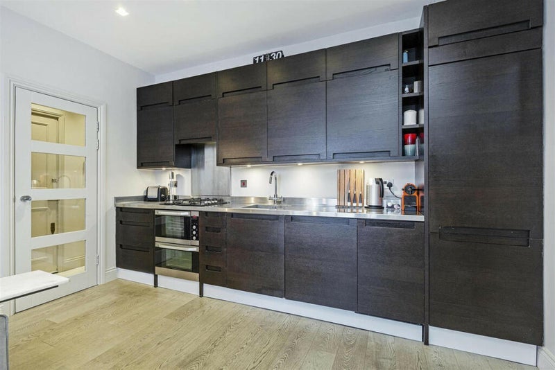 Flat Varna Road in Greater London