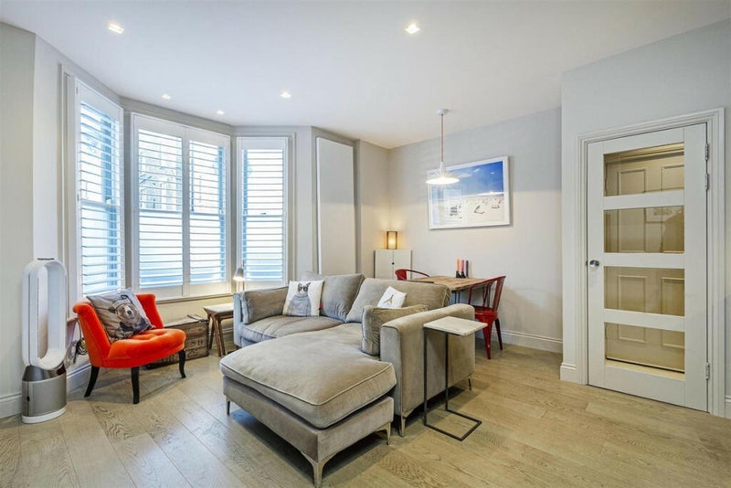 Flat Varna Road in Greater London