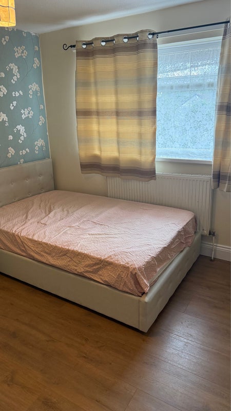 Room Cordwallis Road in Maidenhead