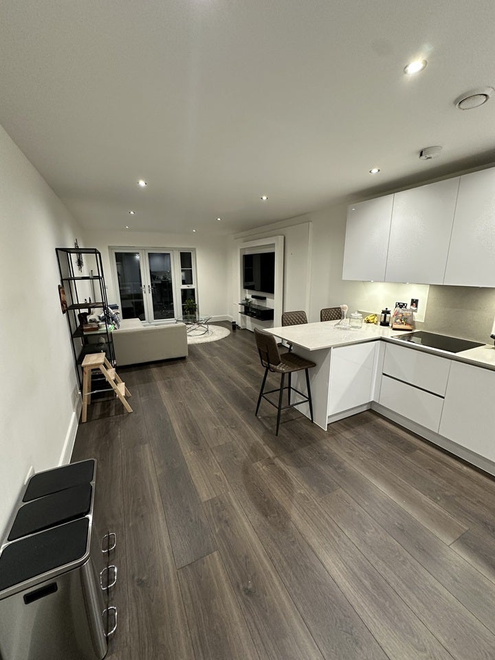 Flat Ballards Way in Greater London