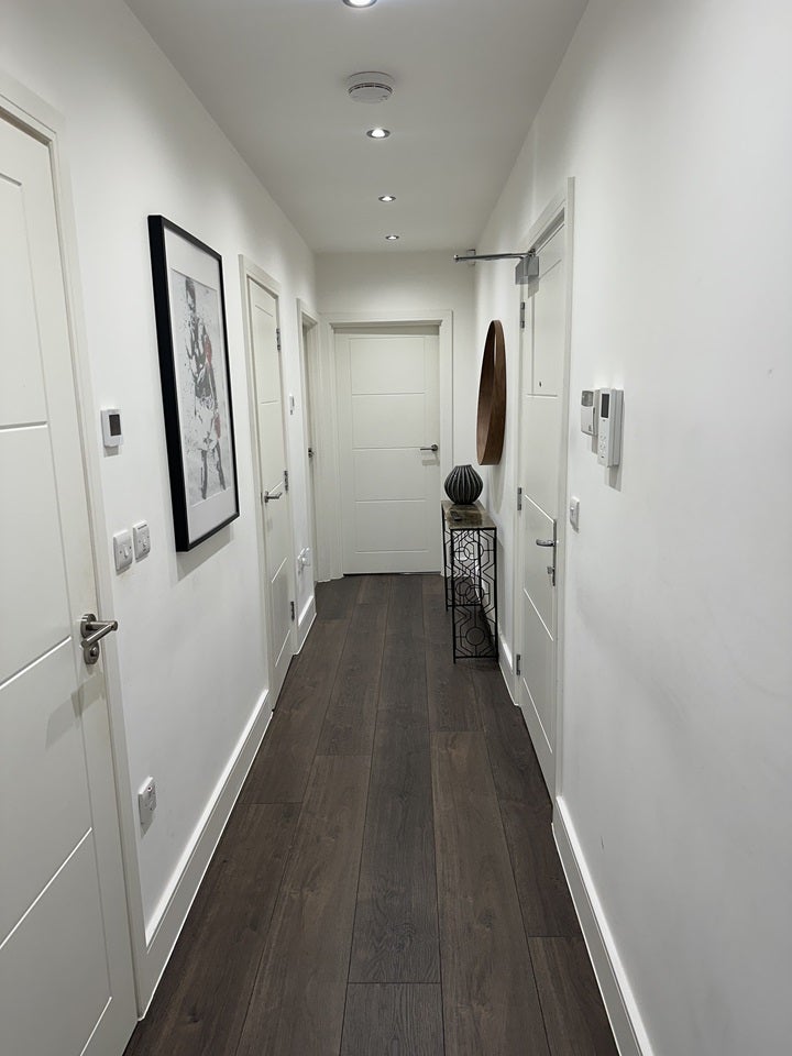 Flat Ballards Way in Greater London