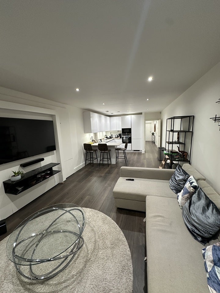 Flat Ballards Way in Greater London