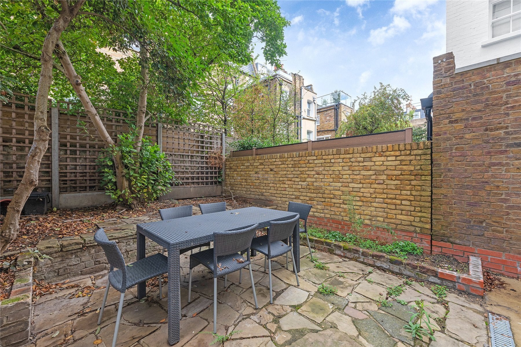 House Abingdon Villas in Greater London