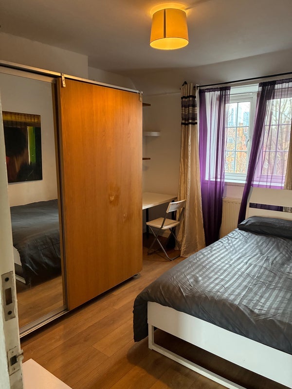 Flat Collingwood Street in Greater London