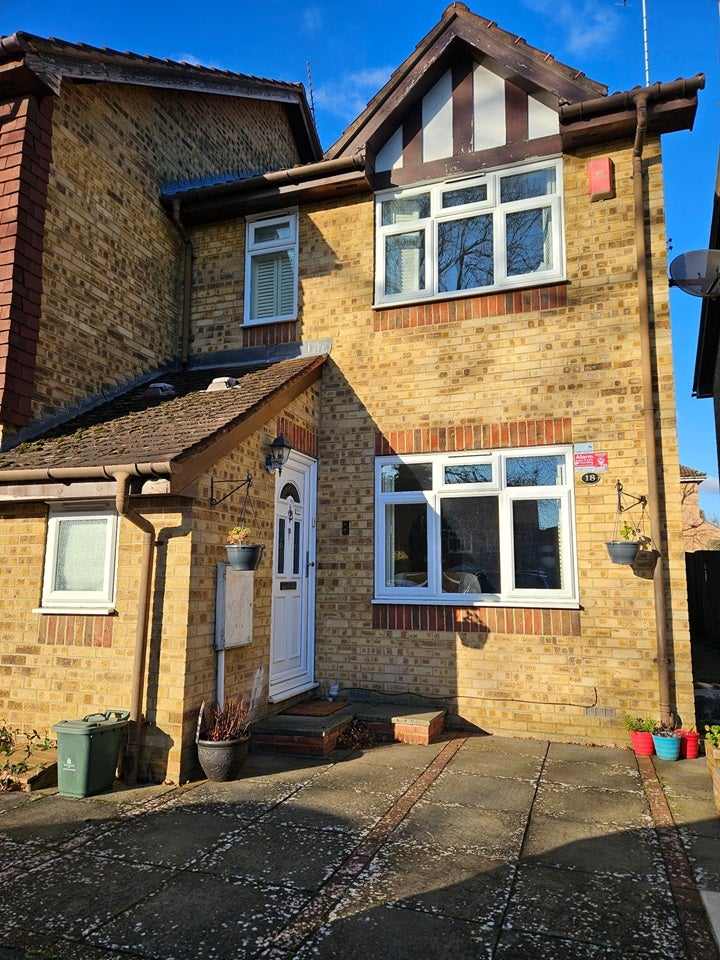 House Clovelly Close in Greater London