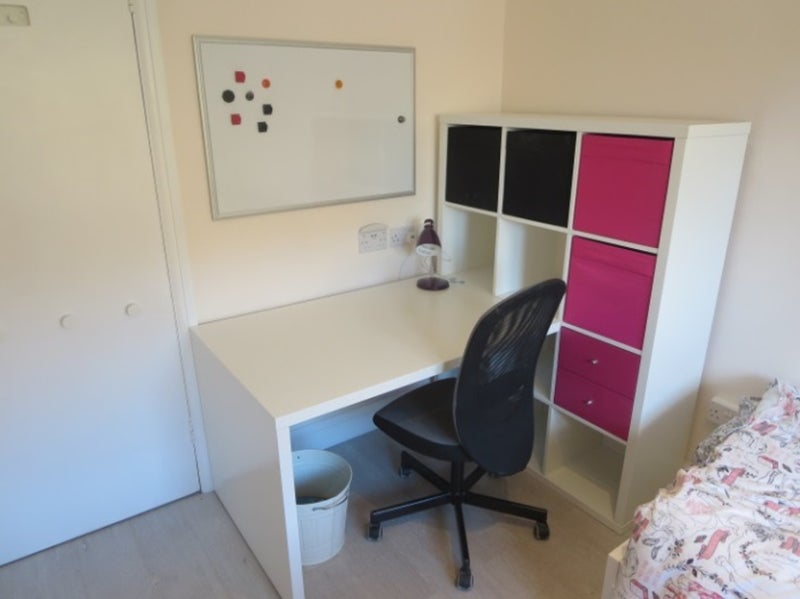 Room Sycamore Close in Greater London