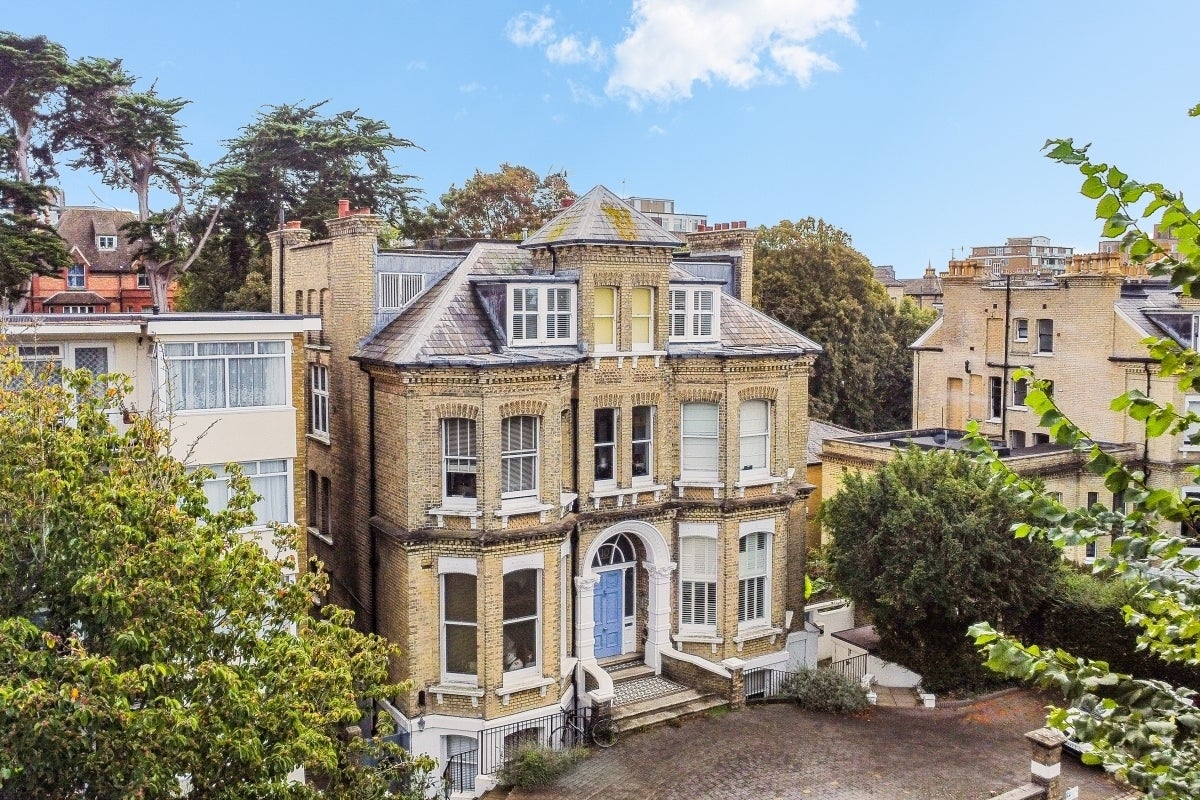Flat Eaton Gardens in Portslade by Sea
