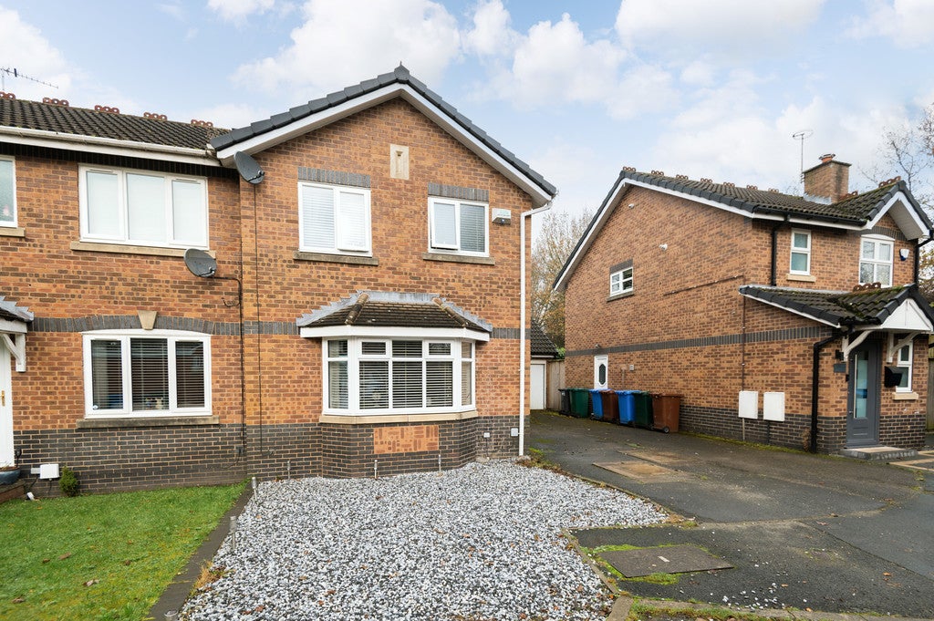 House Yew Tree Close in Chorley