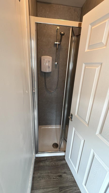 Room Upper Kincraig Street in Cardiff
