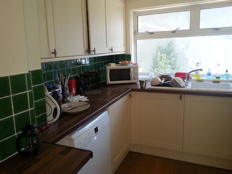 Room Upper Kincraig Street in Cardiff