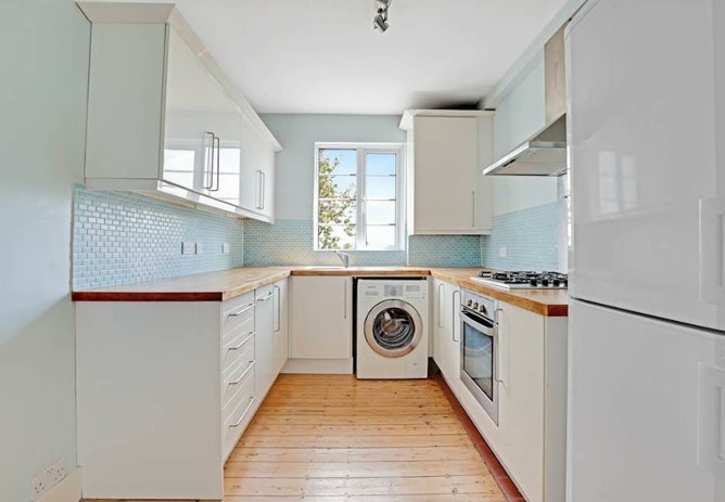 Flat Trenholme Close in Greater London