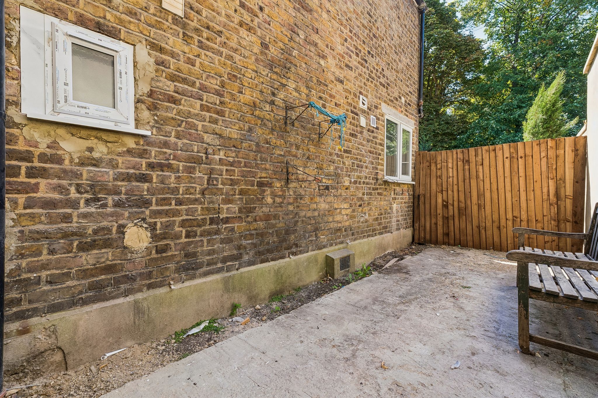 Flat Eccleston Road in Greater London