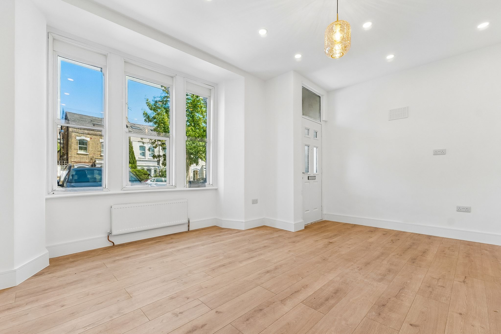 Flat Eccleston Road in Greater London