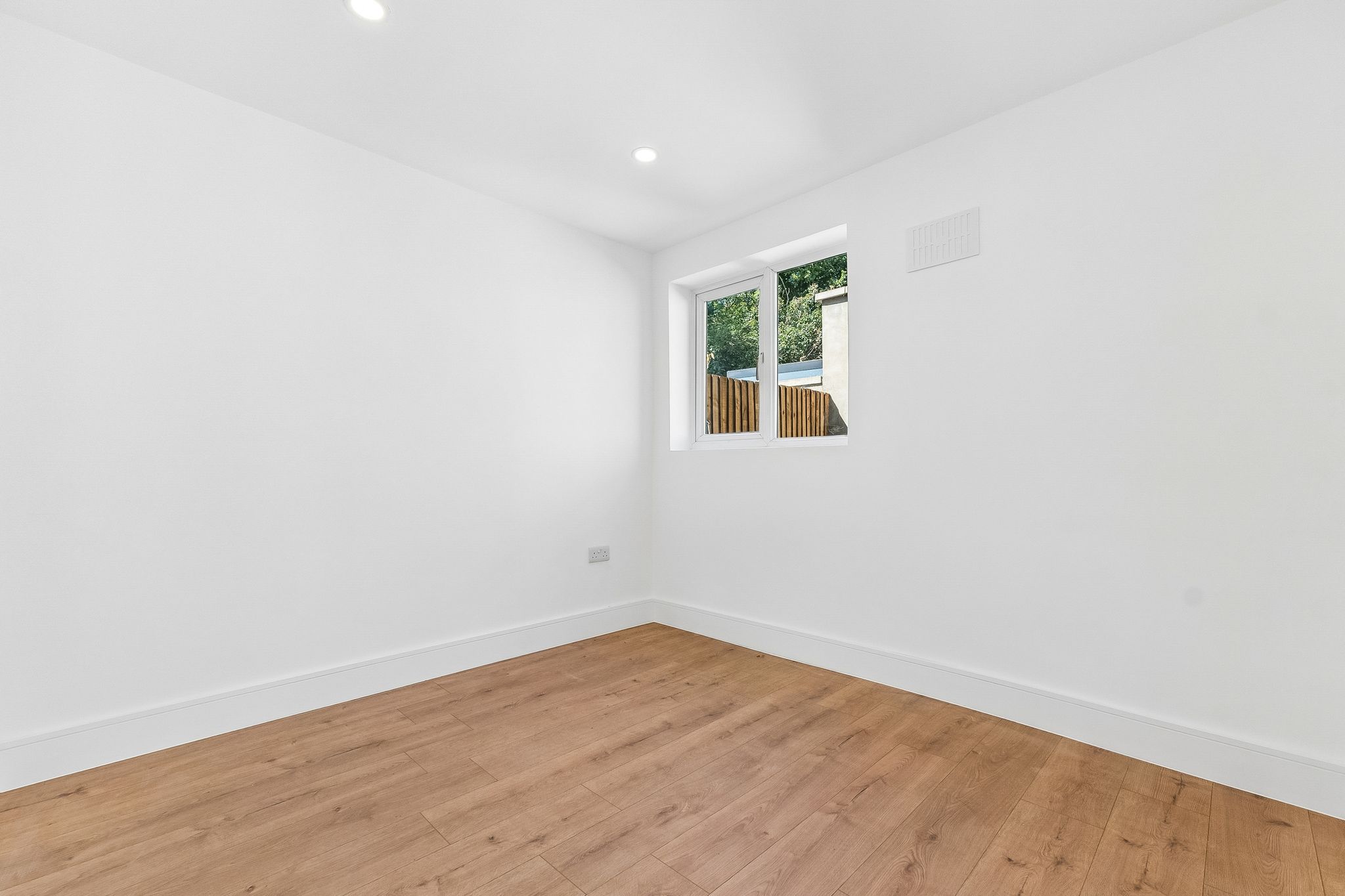Flat Eccleston Road in Greater London