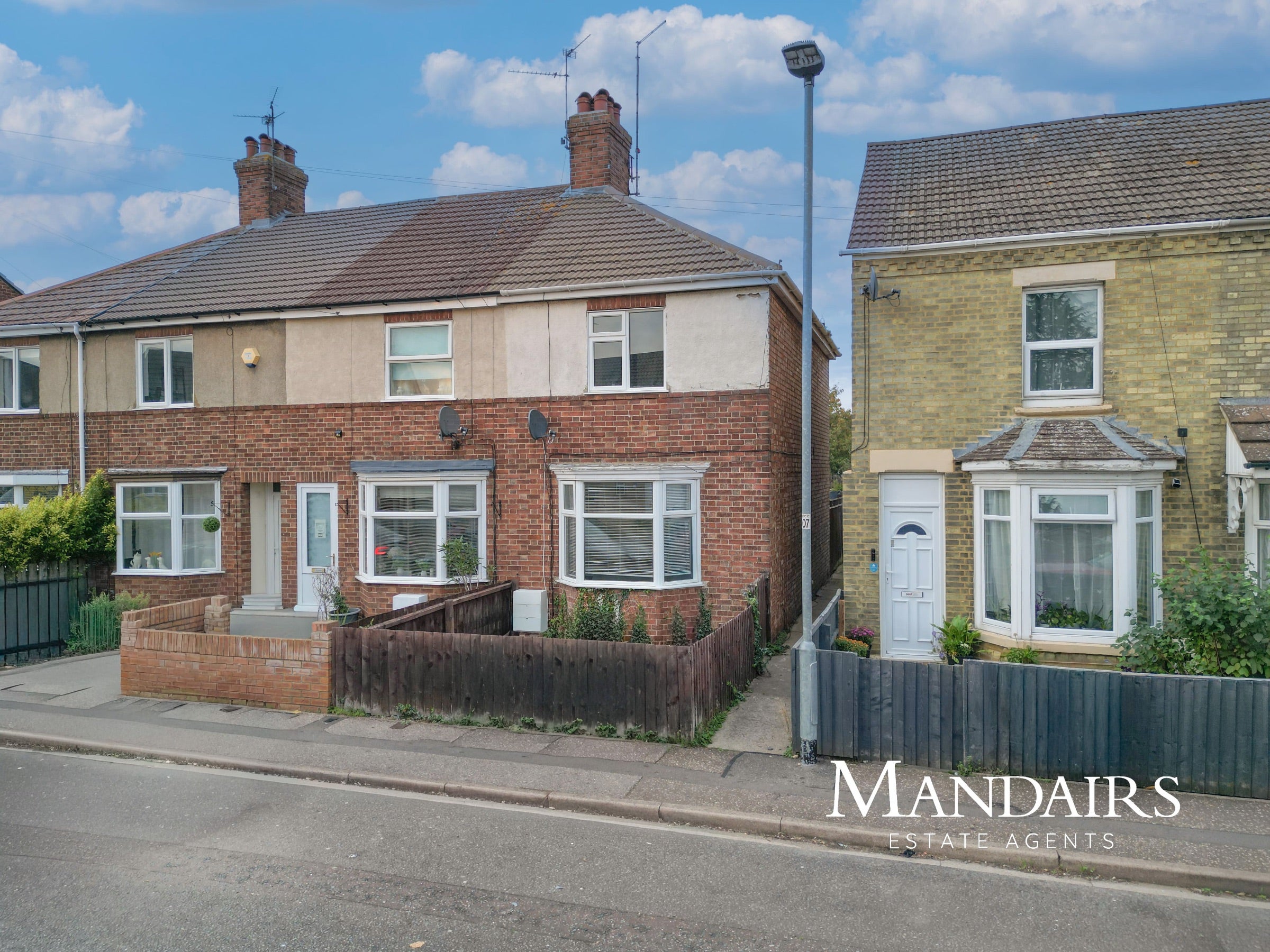 House Churchfield Road in Peterborough