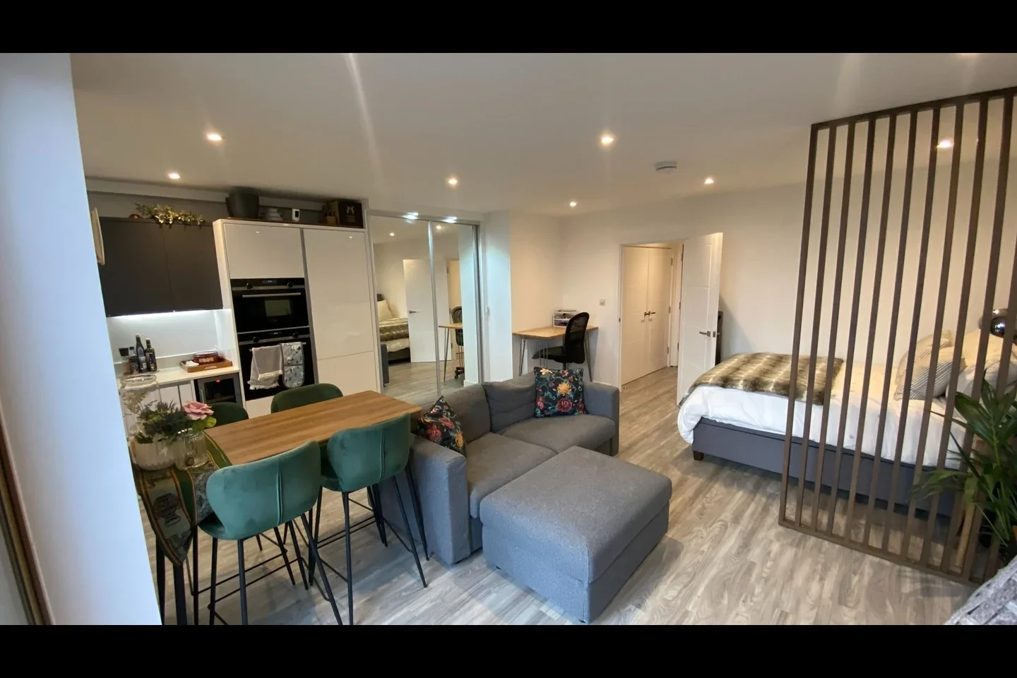 Flat Streatham Road in Greater London
