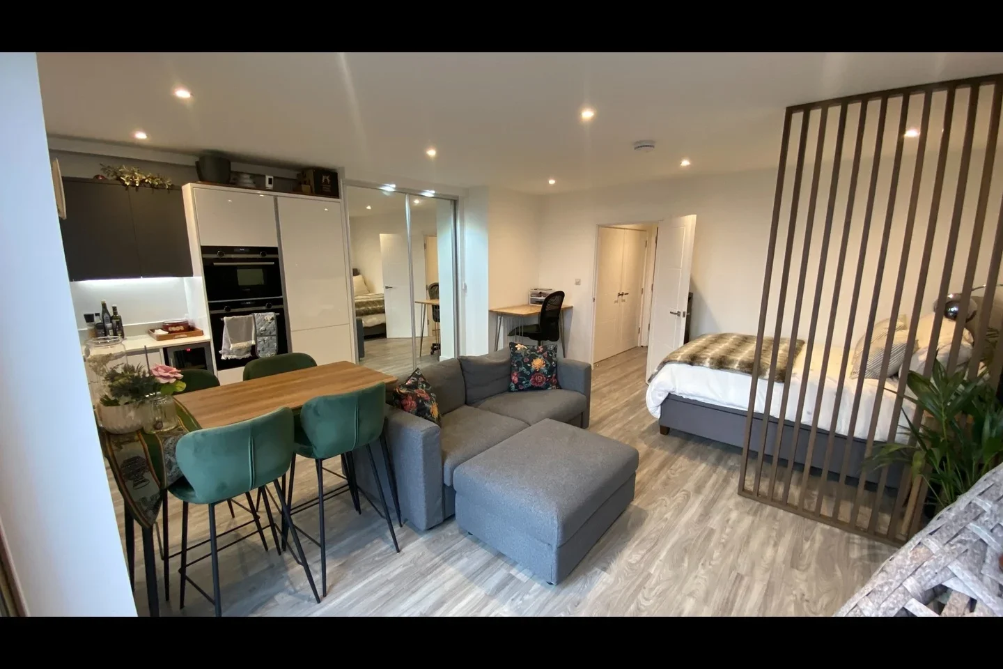 Flat Streatham Road in Greater London