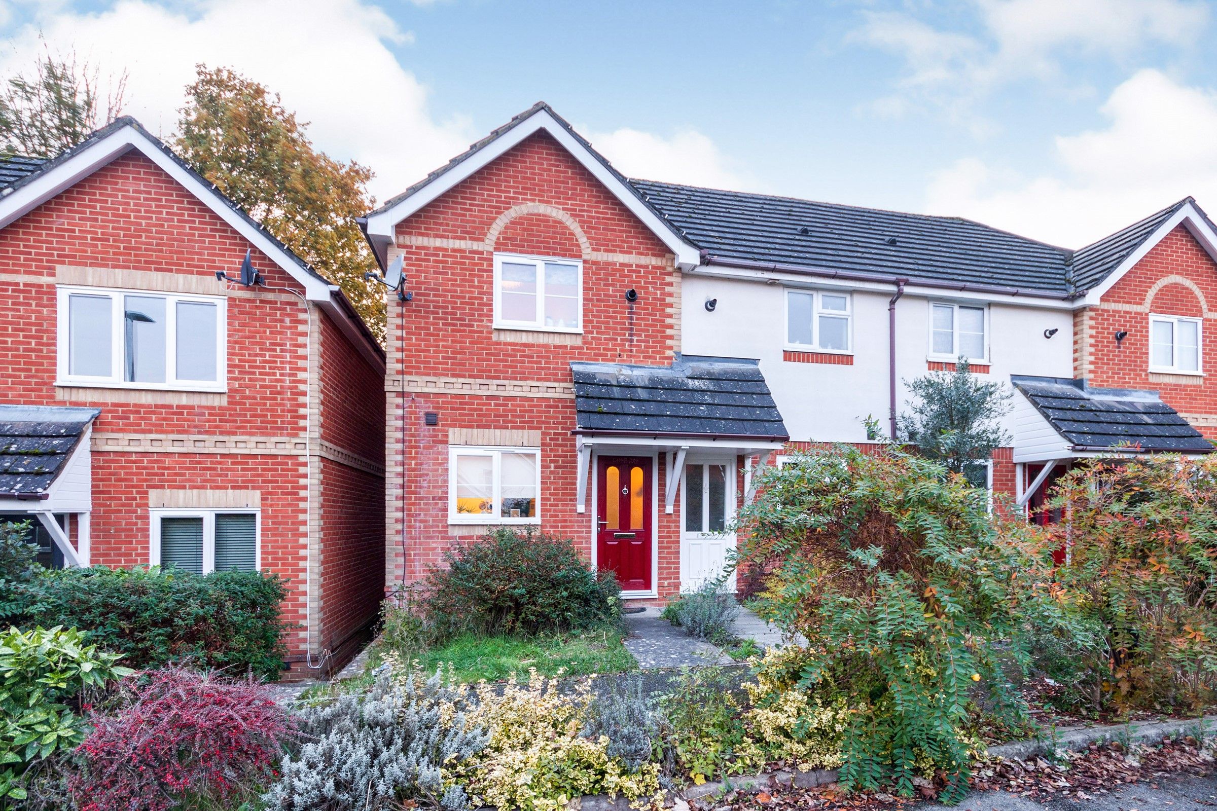 House Davy Close in Wokingham