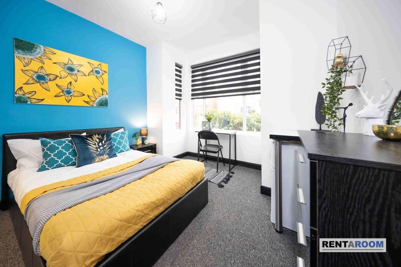 Room Manor Court Road in Nuneaton and Bedworth