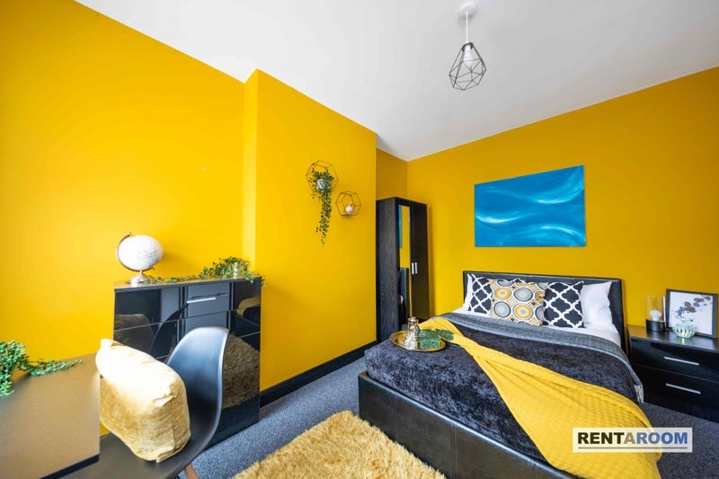 Room Manor Court Road in Nuneaton and Bedworth