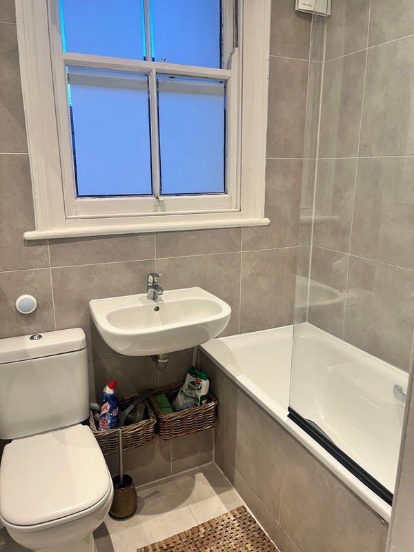 Room Marius Road in Greater London