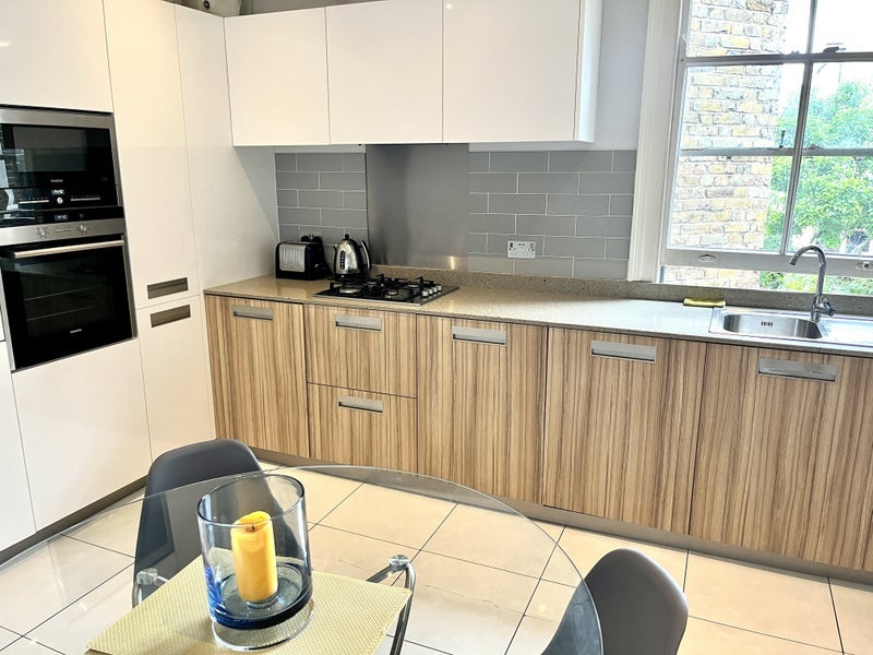 Room Marius Road in Greater London