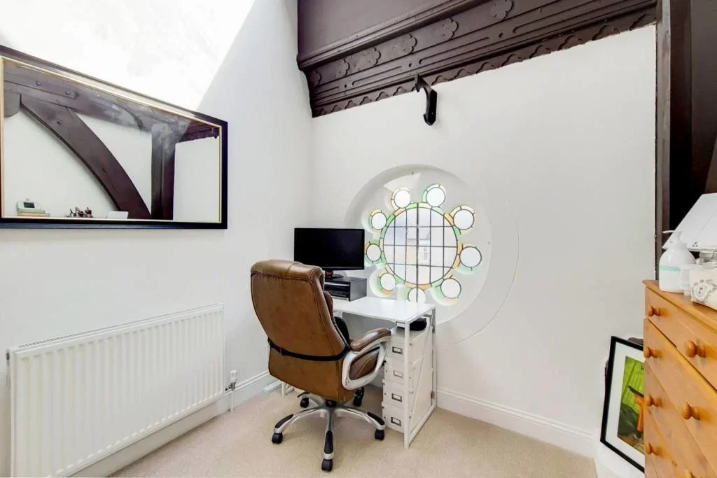 Flat Waldegrave Road in Greater London