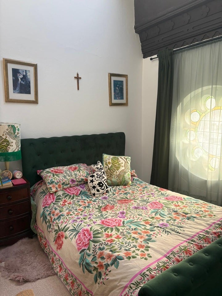 Flat Waldegrave Road in Greater London