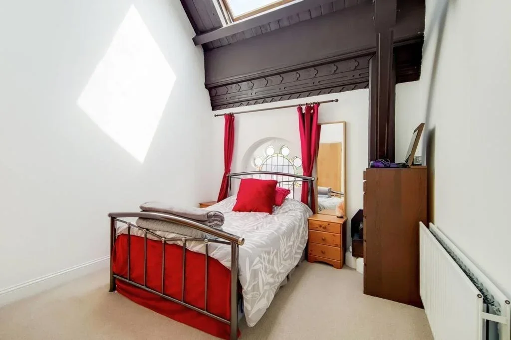 Flat Waldegrave Road in Greater London