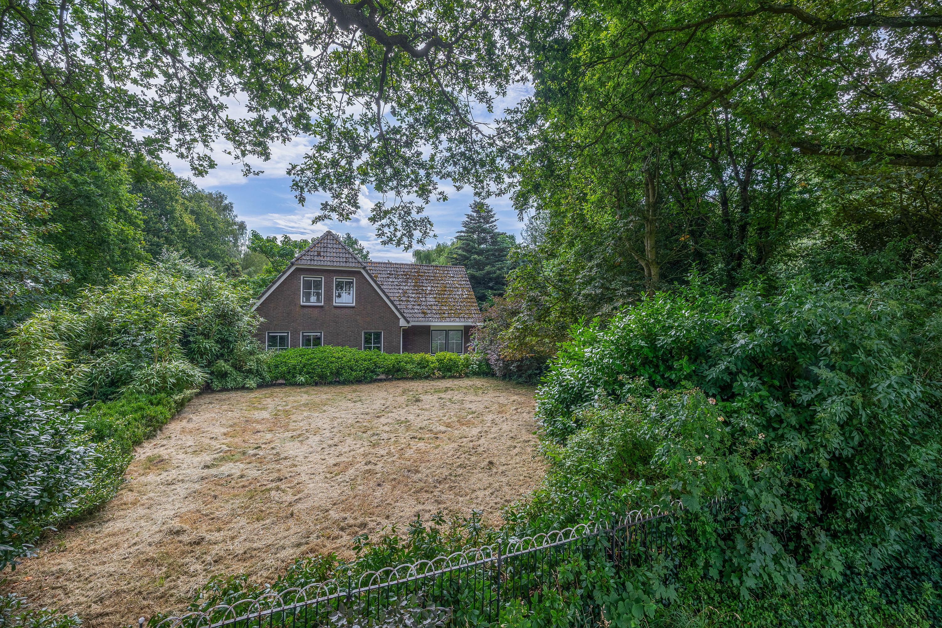 Vrijstaande woning te koop: Dorpsstraat 27, Vriescheloo