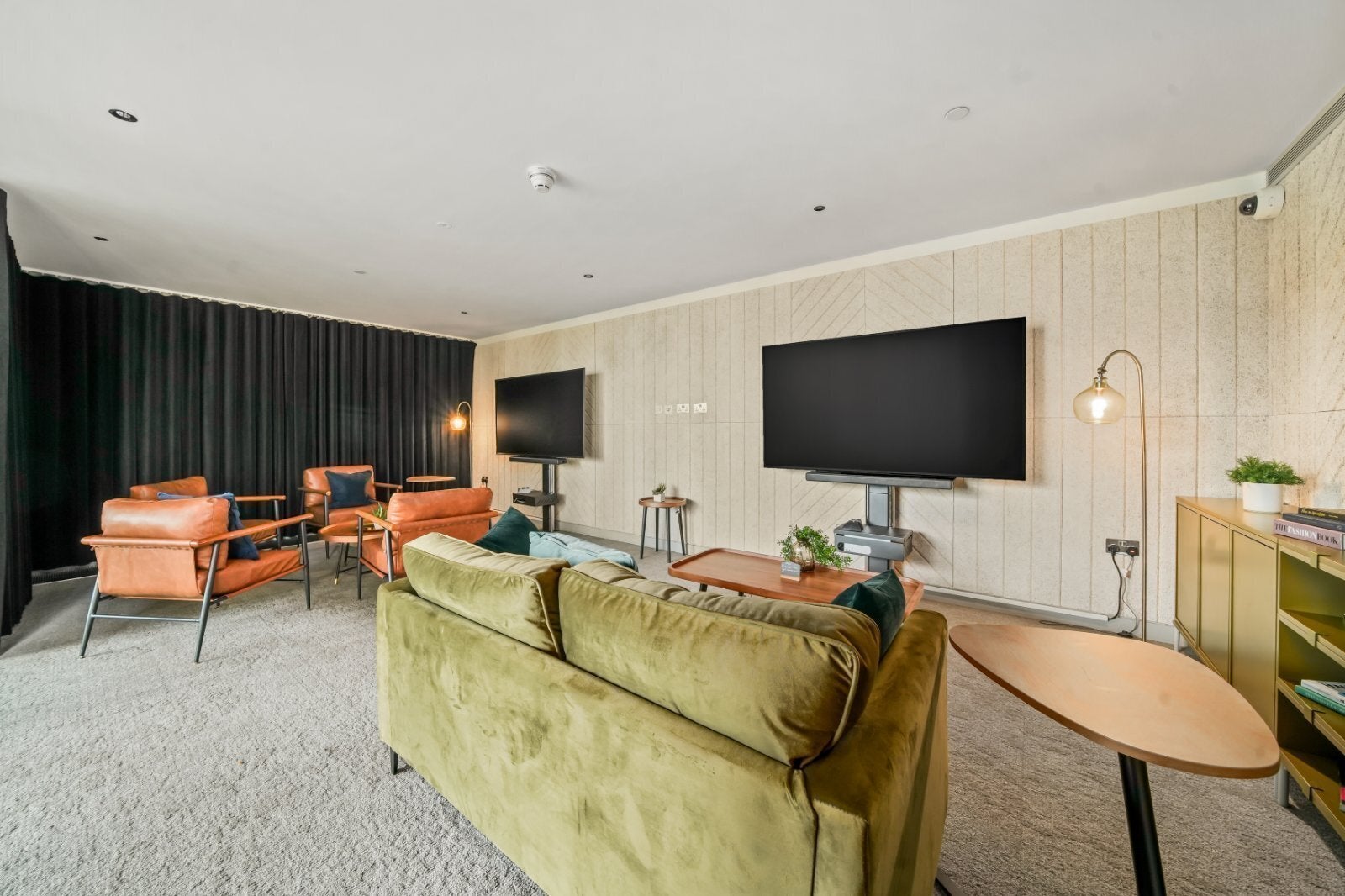 Flat Anthems Way in Greater London