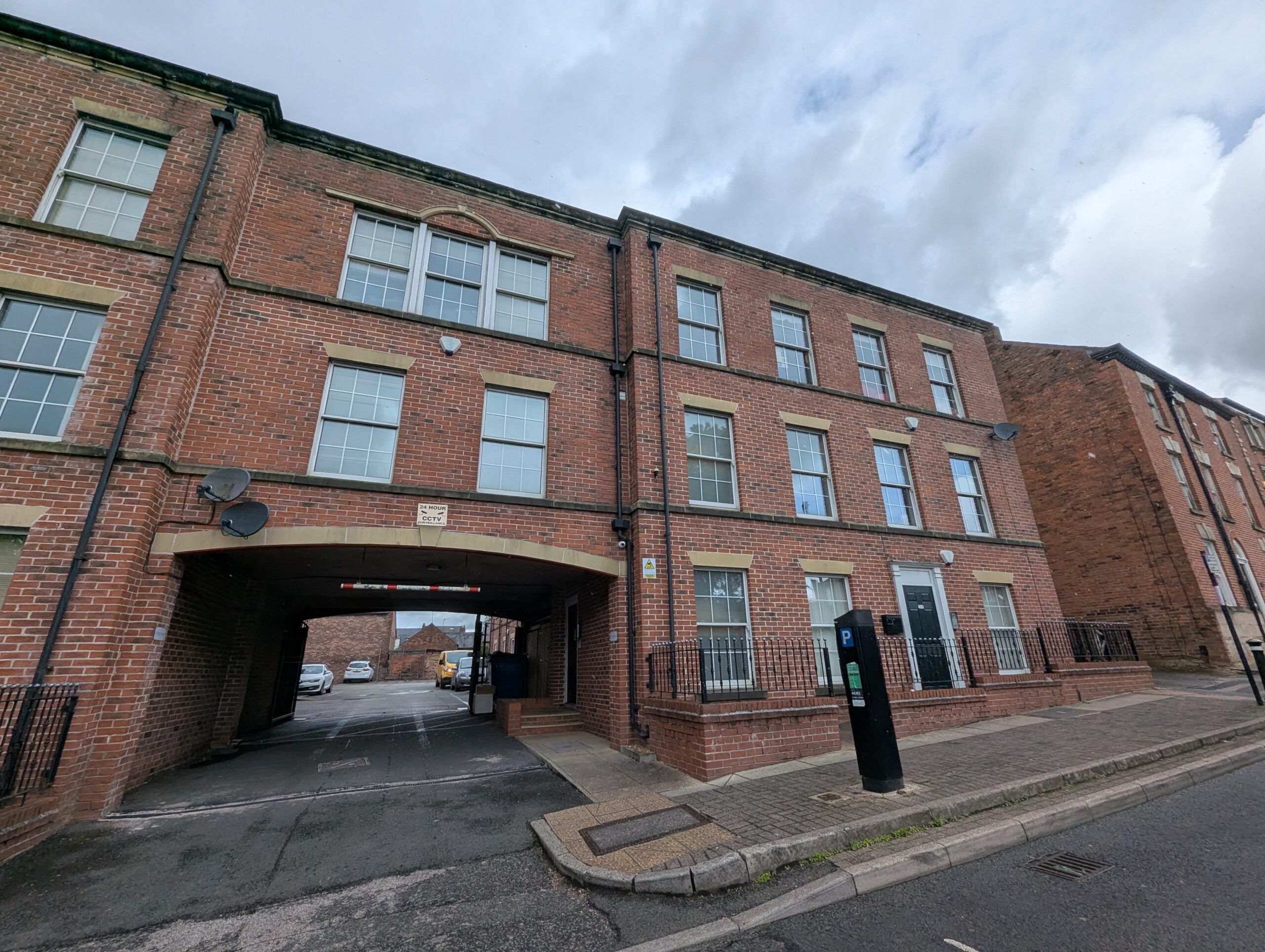 Flat Cathedral Yard in Manchester