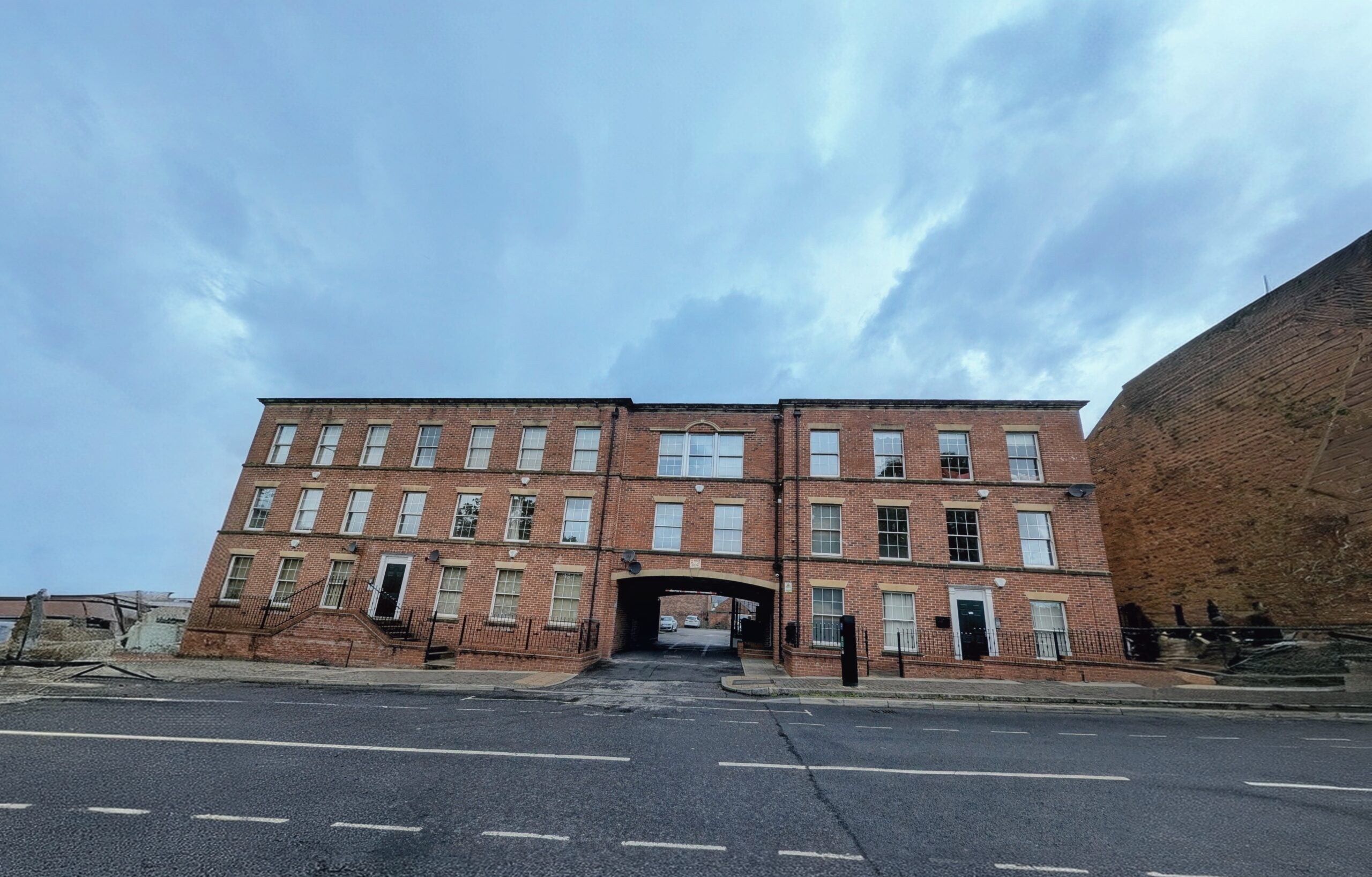 Flat Cathedral Yard in Manchester
